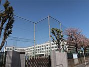 足立区立辰沼小学校（597m）