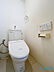 トイレ：毎日快適に使える温水洗浄便座付きのトイレです。衛生面でも安心感があり、寒い季節も暖か便座で心地よくご利用いただけます。