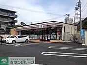 セブンイレブン多摩鶴牧1丁目店 徒歩12分。コンビニ 900m