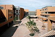 川崎市立はるひ野小学校 160m