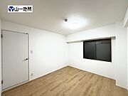 読書や映画も楽しめる、約6.5帖のプライベート空間