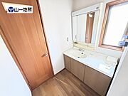 ご家族の1日が始まり、1日の終わりを締めくくる洗面空間（2F）