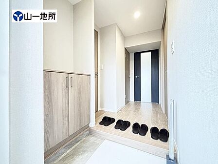 ご家族の帰り、訪れる方を優しく迎えてくれる玄関スペース