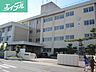 周辺：芳田中学校 1348m