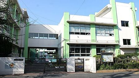 葛飾区立上千葉小学校 520m
