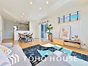 造りこんだ空間演出の妙が生み出す光と質のハーモニーはこの住宅のクオリティの良さを実感させてくれます。
