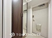 人を迎え入れる最初の場所だからこそ、清潔感がある空間にして頂ける様シューズボックスを設置しました。