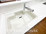 ワンタッチで浄水と原水を切り替えできる浄水器一体型水栓は水道水に含まれる有害物質を除去してくれます。