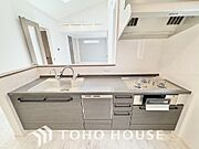 広々キッチンを採用。みんなで作った料理を召し上がりながらの会話は、どのような物になるのでしょうか。