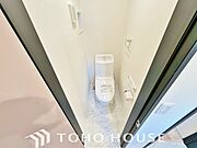 トイレには快適な温水洗浄便座付