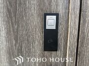 防犯性が高いカードキーはセンサーに近づけるだけで施錠・開錠ができるという利便性も持ち合わせています。