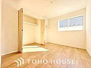お子様の心と身体を見守る子供部屋として、小さな自立心を育むお部屋作りを見越してご覧下さい。