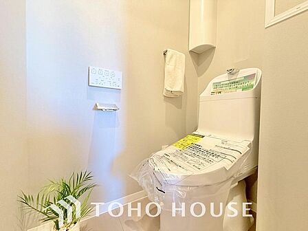 清潔な空間であって頂けますように、目に留まるだけではなく汚れをふき取り易いフロアと壁紙をチョイス。