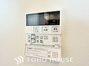 スイッチ1つで一定量の湯を浴槽に張ったり、保温や追い焚きをすることができる機能は何かと便利。