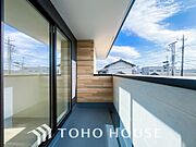流行のインナーバルコニー仕様です。急な天候の変化でも慌てずにお洗濯物の取り込みができます。