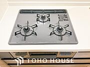 毎日料理をする、料理が好き、家族が多くて量を作る必要がある、等の方々にとっては必須の3口コンロ。