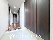 毎日みんなを見送り、そして迎え入れる場所だから。帰りたくなる家をテーマに設計した、自慢の玄関です。