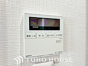 スイッチ1つで一定量の湯を浴槽に張ったり、保温や追い焚きをすることができる機能は何かと便利。