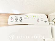 トイレには快適な温水洗浄便座付。