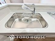 浄水器ボタンひとつで浄水と原水に切り替えられる浄水器一体型水洗を使用。