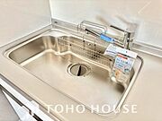 ワンタッチで浄水と原水を切り替えできる浄水器一体型水栓は水道水に含まれる有害物質を除去してくれます。