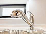浄水と原水をボタン一つで切り替えられる浄水器一体型水洗。近年主流になりつつある人気の設備です。