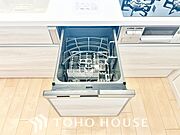 食洗機は家事の時間を短くできることがメリット。ビルトインタイプはキッチンをすっきりとみせてくれます。