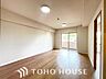室内：家は、ただ生活する場ではなく、笑顔の毎日、安らぎの日々のために、暮らしを愉しく、快適にする場所。
