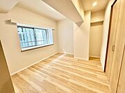 家具の配置のし易い室内です。趣味の部屋としても充分な広さを確保しております。