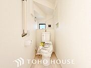 十分な広さと清潔感のあるカラーで纏まったおトイレ。時間に余裕とゆとりを持たせます。