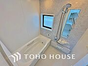 心地よいバスタイムを演出する浴室はゆとりあるサイズを採用。