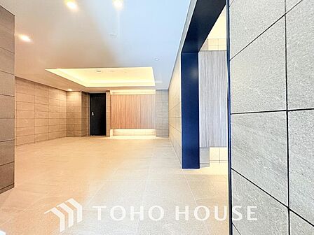色合いも落ち着いた色を中心に構成され、重厚感のある雰囲気で居住者 来客者を迎えてくれます。