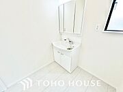 シンプルだからこそ使いやすい。スタンダードなデザインの洗面台はお掃除もしやすくいつも清潔。
