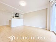 朝は爽やかな日差しを浴びながら、家族みんなでおいしい朝食。昼下がりにはのんびりと過ごすひと時。