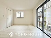 白を基調とした室内は、明るい住空間を造り出すだけでなく、清潔感をもたらしてくれます。