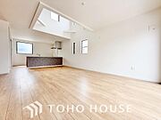 光が注がれる青い空から鮮やかに赤色にゆっくりと染まる。そんな優しい時間がここでは流れてゆく。