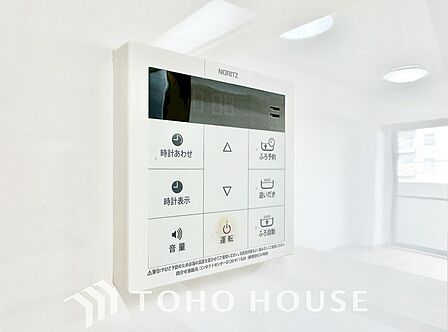 スイッチ一つでお湯張りから保温、追い焚きまで自動で行う高機能システムバス。家事の手間を減らし、家族全員がいつでも温かいお風呂に入れます。毎日の疲れを癒やす、快適な充実設備を、ぜひ現地でお確かめ下さい。