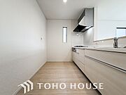 広々キッチンを採用。みんなで作った料理を召し上がりながらの会話は、どのような物になるのでしょうか。