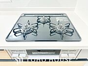 毎日料理をする、料理が好き、家族が多くて量を作る必要がある、等の方々にとっては必須の3口コンロ。