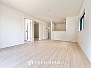 広いＬＤＫでは家族が集まり一緒の時間を過ごせる工夫がされております。