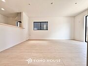 爽やかな通風と採光を存分に感じる事が出来る空間。毎日の暮らしに癒しをもたらす居心地の良いリビング。
