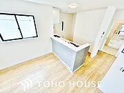 毎日の暮らしに癒しをもたらす居心地の良いリビングです。