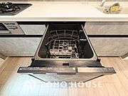 高温水や高圧水流を使う事で効率よく食器洗浄できます。殺菌効果も高いので哺乳瓶等を洗う際にも便利です。
