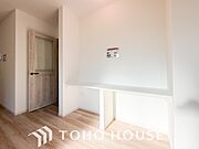 光が注がれる青い空から鮮やかに赤色にゆっくりと染まる。そんな優しい時間がここでは流れてゆく。