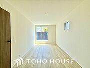 一日の疲れを癒やしてくれる主寝室。時を忘れて過ごす場所として過ごせるお部屋。