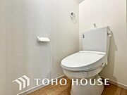 十分な広さと清潔感のあるカラーで纏まったおトイレ。時間に余裕とゆとりを持たせます。