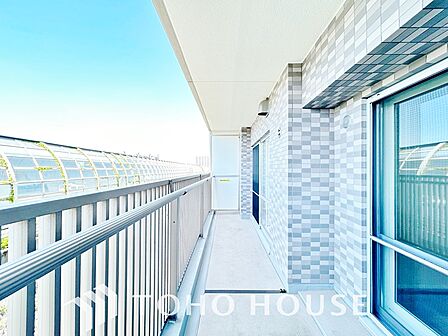 深呼吸をしたくなる気持ちの良い眺望、頬をなでる優しい風を感じることが出来る自慢のバルコニーです。