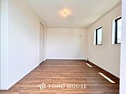 一日の疲れを癒やしてくれる主寝室。時を忘れて過ごす場所として過ごせるお部屋。