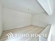 ロフト付きの居室は天井が高い分お部屋が広く感じられ、開放感があります。