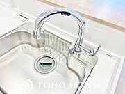 浄水器ボタンひとつで浄水と原水に切り替えられる浄水器一体型水栓を使用。